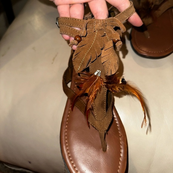 Minnetonka Tan Leather Sandals - Picture 4 of 6